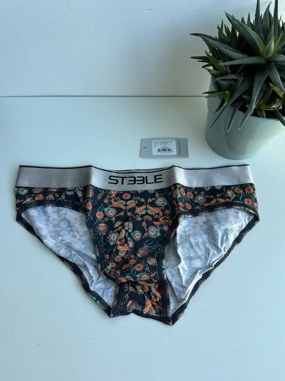 ST33LE - Low Rise Briefs - Navy Coral Paisley (M)